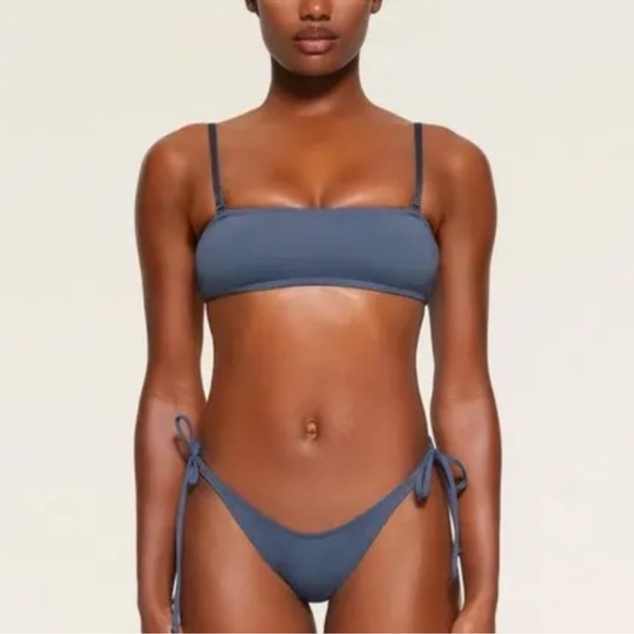 Skims Micro Bandeau Bikini Top in Medium Denim Wash Size 3X - Picture 2 of 9